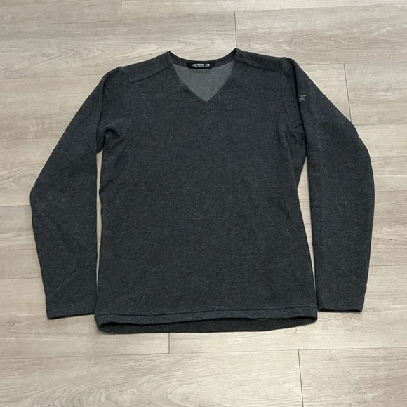Arc'teryx Gray Donavan V Neck Wool Blend Sweater Men's Size M